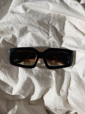 DEZI Read the room sunglasses